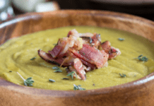 Гороховий суп із беконом і пивом: сучасний рецепт класичної страви