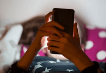 Чи дійсно мобільні телефони викликають захворювання мозку: учені дали остаточну відповідь