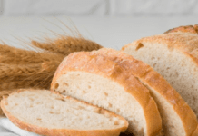 Чому не можна змітати крихти хліба зі столу: традиції, вірування та сучасний погляд