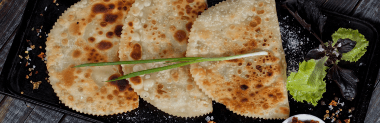 Янтики з сиром і м’ясом: рецепт смачної кримськотатарської закуски