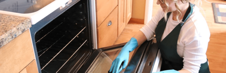 Як до блиску відчистити скло духовки: ефективний спосіб без хімії