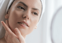 Як приготувати корисний засіб для губ з рицинової олії та каркаде: рецепт від косметолога