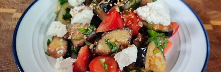 Справжній осінній салат: рецепт страви з баклажанами та підмідором