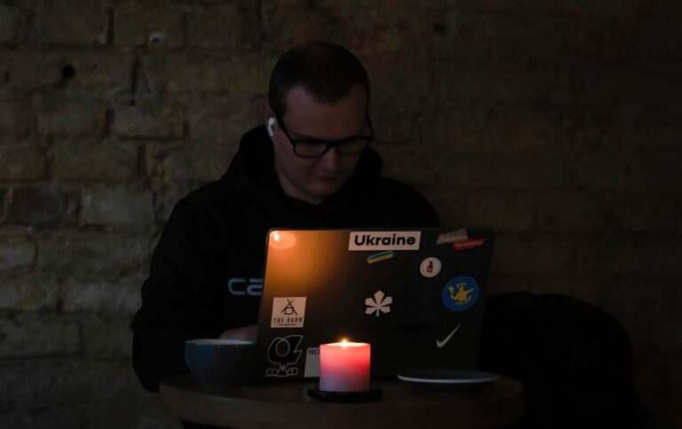 В “Укренерго” відповіли, чи вимикатимуть завтра світло в Україні