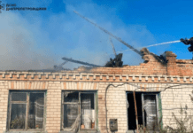У Нікополі надзвичайники ліквідували дві пожежі після ворожих атак
