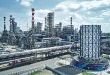 Московський НПЗ призупинив перегонку нафти після атаки дронів, – Reuters