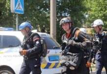 У Харкові пролунали десять вибухів: горить супермаркет, є постраждалі