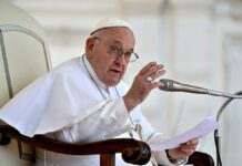 Папа Франциск розкритикував Гарріс і Трампа й дав пораду американським виборцям