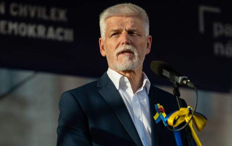 Україна має погодитися з тимчасовим контролем РФ над певними територіями, – президент Чехії