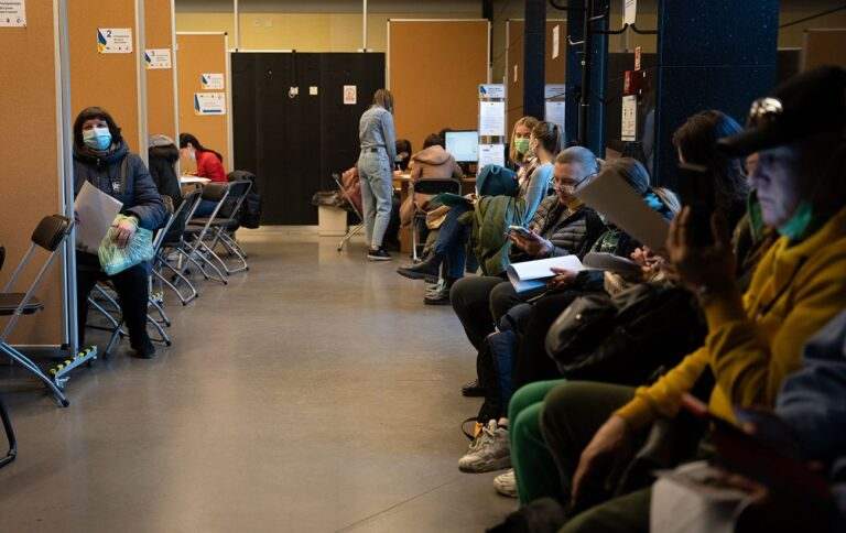 Що робити, якщо через бойові дії не можете дістатися центру зайнятості: роз’яснення