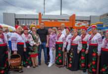 У Камʼянському пройшов благодійний мистецький марафон на підтримку ЗСУ «Наша підтримка – їхня сила»