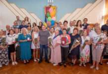 До Дня усиновлення у Камʼянському привітали прийомних батьків та батьків-вихователів дитячих будинків