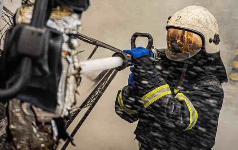 Під ударом ТЦ, Палац спорту, “Нова пошта”: що відомо про наслідки обстрілу Харкова