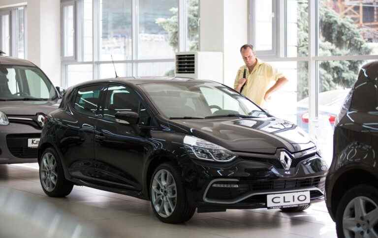 Тарифи до 100 тисяч гривень. Скільки доведеться заплатити за номери авто в Україні