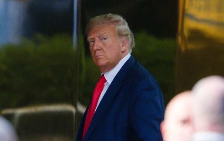 Стрілянина поблизу Трампа. ФБР розслідує “те, що схоже на спробу вбивства”