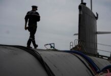 Двоє людей постраждали в пожежі на верфі, яка будує британські атомні підводні човни