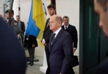 Шольц каже, що Україна не може зараз вступити до НАТО