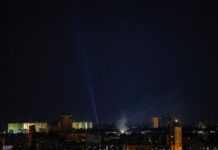 Атака російських дронів: КМВА повідомила про падіння уламків у Києві