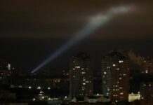 Влада: через влучання російського дрона в багатоповерхівку загинула дівчинка, 5 постраждалих