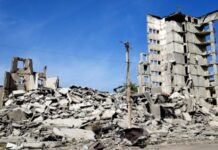 Сили РФ вдарили по п’ятиповерхівці у Лимані на Донеччині, є поранений – ДСНС