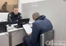 Запорізькі поліцейські затримали зловмисника, який пограбував літню жінку