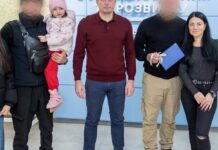 Мер передав ключі від квартир родинам захисників з Камʼянського