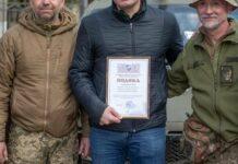 Мер Камʼянського передав десантникам допомогу