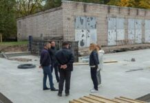 Андрій Білоуосов перевірив будівництво укриттів у навчальних закладах