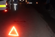 На Січеславській Набережній у Дніпрі Toyota збила двох підлітків: їх госпіталізували до лікарні