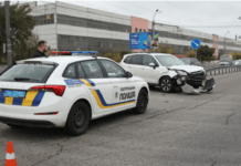 На Набережній Заводській у Дніпрі Subaru зіткнулась з вантажівкою