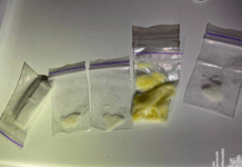 Патрульні Дніпра виявили у громадянина 5 сліп-пакетів з забороненими речовинами: деталі