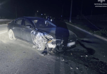 У Запоріжжі пʼяна водійка Mazda не впоралась з керуванням та влетіла в електроопору