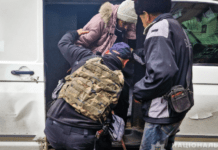 Поліцейські Запоріжжя вивезли з-під обстрілів літнє подружжя