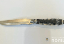 Криворізькі поліцейські затримали місцеву мешканку за нанесення тяжких тілесних ушкоджень