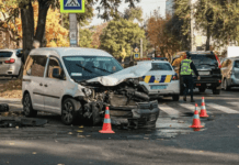 На Січових Стрільців у Дніпрі зіткнулися BMW та Volkswagen: подробиці ДТП