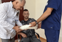 Рятував побратима та отримав важке поранення: медики Дніпра відновили понівечену кінцівку захисника