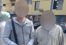 Не міг згадати місце свого проживання: патрульні Дніпра допомогли чоловіку, який загубився