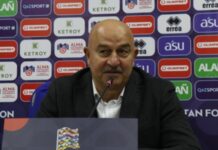 Росіянин Черчесов, який тренує футбольну збірну Казахстану, пожартував про казахську мову