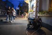 Чи вимикатимуть українцям світло у суботу: прогноз “Укренерго”