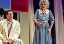 В театрі Кам’янського відбулась яскрава прем’єра ексцентричної комедії “Брехуха”