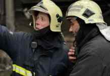 Росія вдарила КАБом по житловій багатоповерхівці у Харкові: будинок горить, є постраждалі