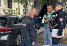 Поліція затримала чоловіка, який напав на жінку-інспектора у центрі Києва