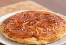 Яблучний пиріг на сковороді: простий і смачний рецепт