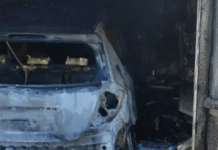 У Запоріжжі зайнявся гараж з автомобілем усередині