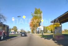 Не зупинився перед трамваєм на зупинці: у Запоріжжі патрульні затримали водія-правопорушника