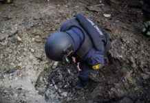 Росіяни обстріляли Старокостянтинів: під ударом опинився готель (фото, відео)