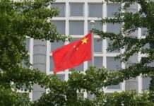 Китай створив “армію шпигунів” з 600 тисяч людей, – WSJ