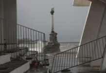 Партизани помітили останні російські військові судна в Стрілецькій бухті Севастополя (фото)