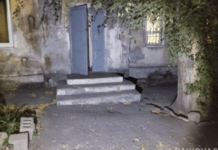 Вдарила ножем у груди: поліцейські Кам’янського затримали жінку за вбивство сусіда