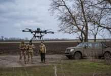 Українські військові знищили дві російські САУ “Піон” неподалік Горлівки (відео)